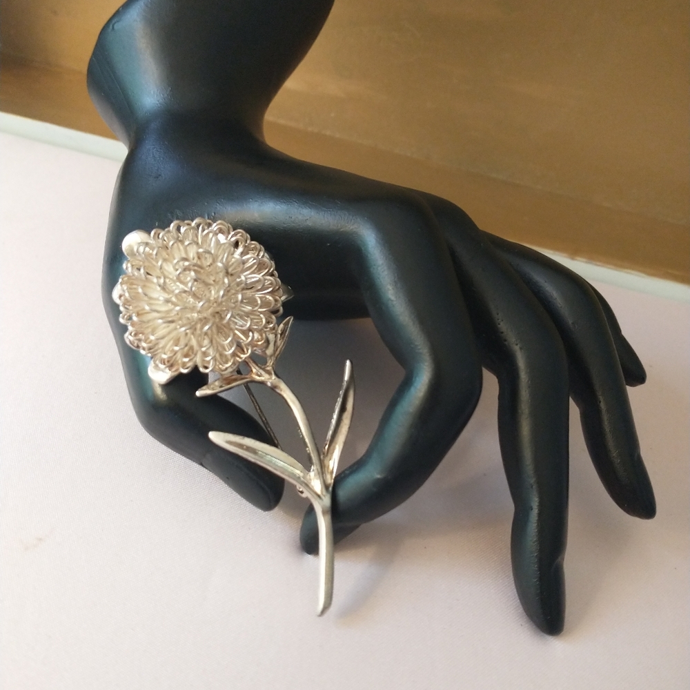 SILVER FLOWER BROOCH